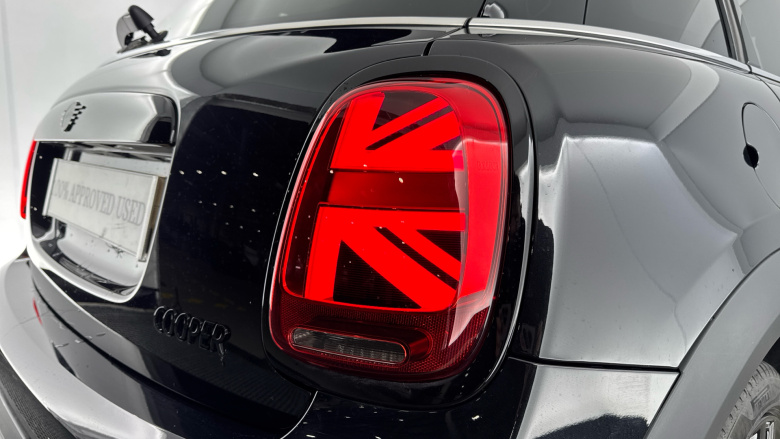 MINI Hatchback 1.5 Cooper Sport Premium 5dr Auto Petrol Hatchback